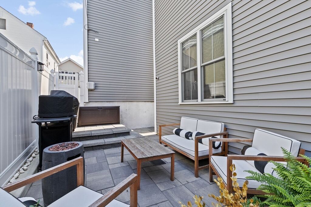 Property Photo:  176 W 7th St 1  MA 02127 