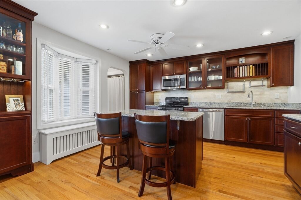 Property Photo:  760-762 E 5th St 2  MA 02127 