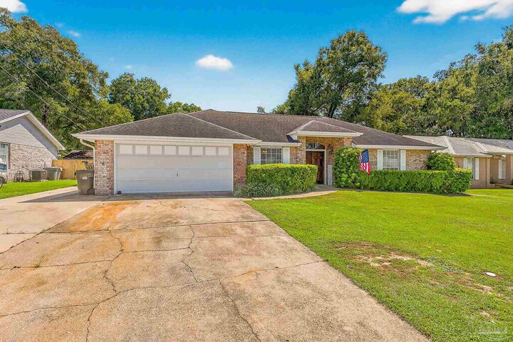 Property Photo:  723 Candlestick Pl  FL 32514 
