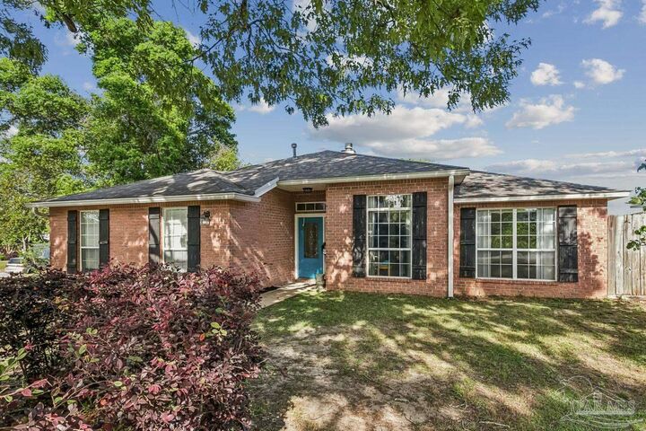 Property Photo:  3104 Lost Creek Dr  FL 32533 