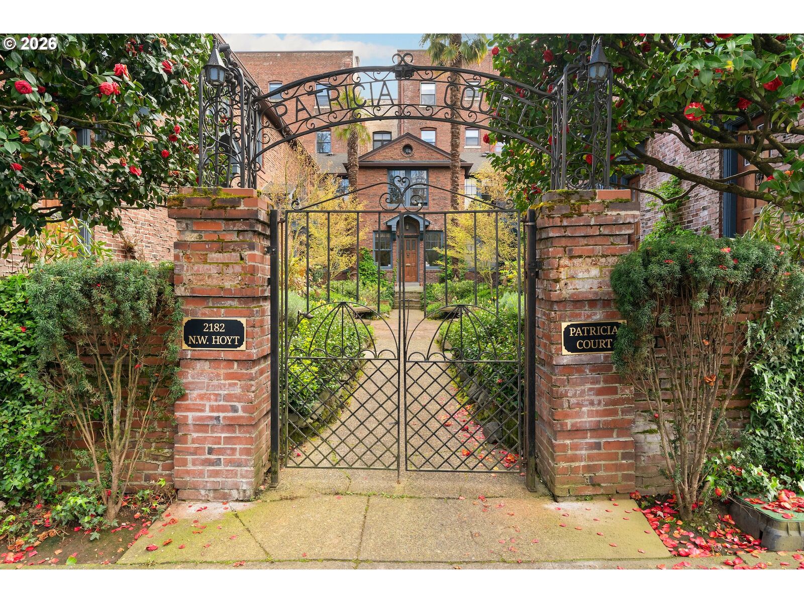 Property Photo:  2182 NW Hoyt St 8  OR 97210 