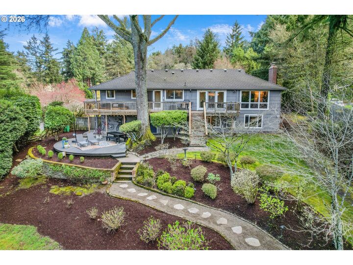 Property Photo:  2400 SW Richardson St  OR 97239 