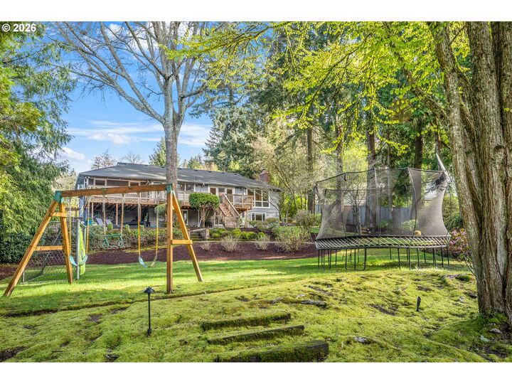 Property Photo:  2400 SW Richardson St  OR 97239 