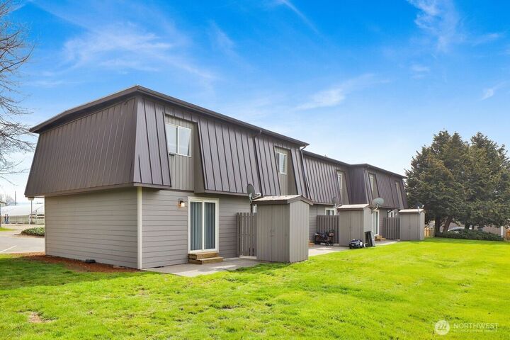 Property Photo:  211  Maple Street  WA 98264 