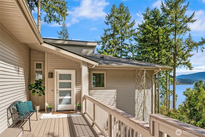 Property Photo:  936  170th Place SE  WA 98008 