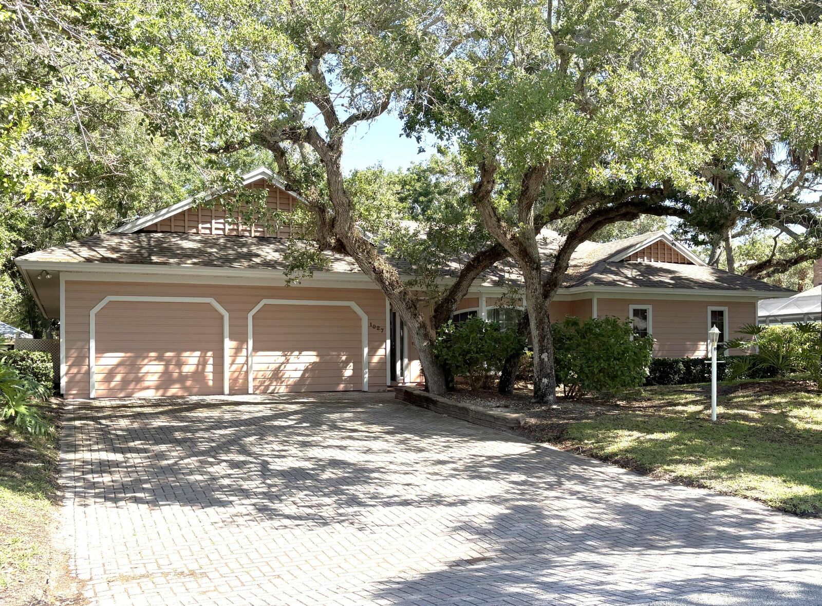Property Photo:  1027 Mangrove Lane  FL 32963 