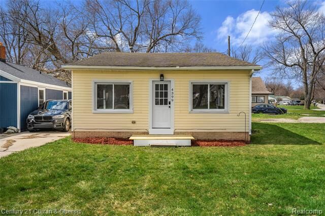Property Photo:  4399 2nd Street  MI 48166 
