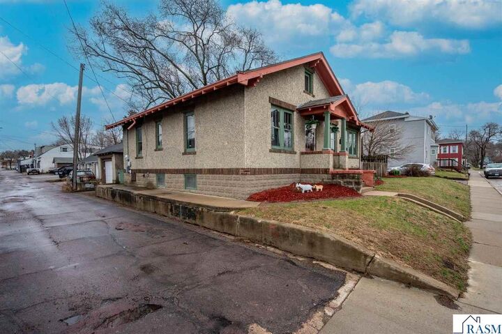 Property Photo:  114 E Elm Street  MN 56001 