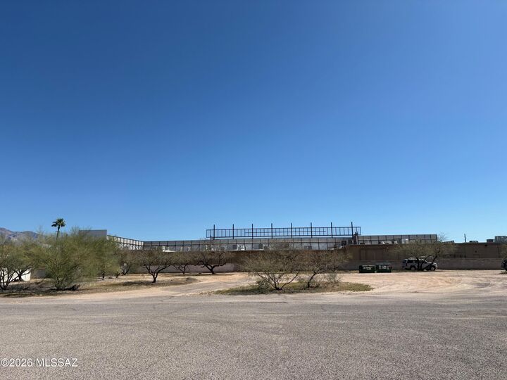 Property Photo: 513 W Wetmore Road 9 AZ 85705