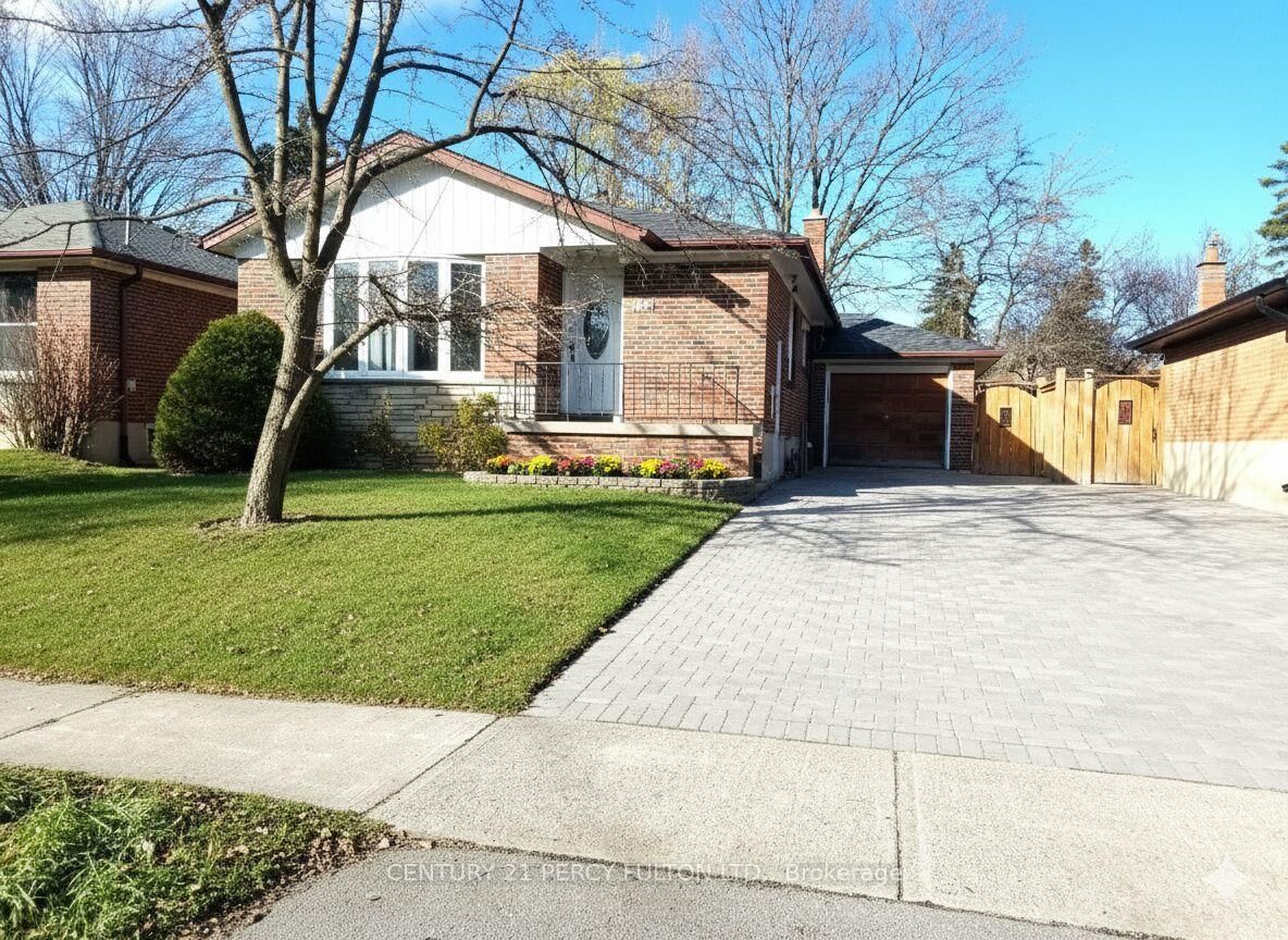 Property Photo:  182 Confederation Drive Bsmt  ON M1G 1B1 