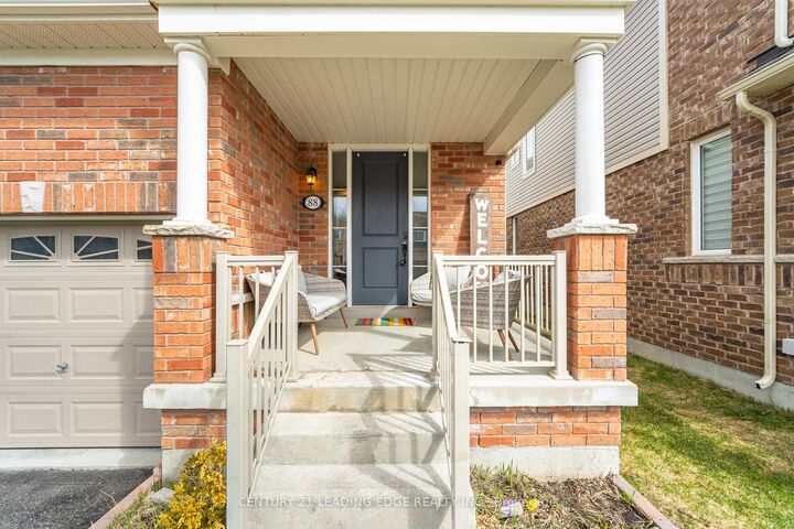 Photo de la propriété:  88 Fred Jackman Avenue  ON L1C 0T4 