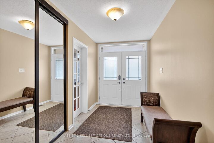 Property Photo: 7 Branchwood Street ON K2G 6X9