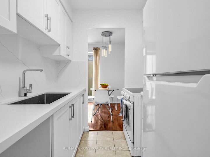 8 Kingsbridge Court 407 — photo 1