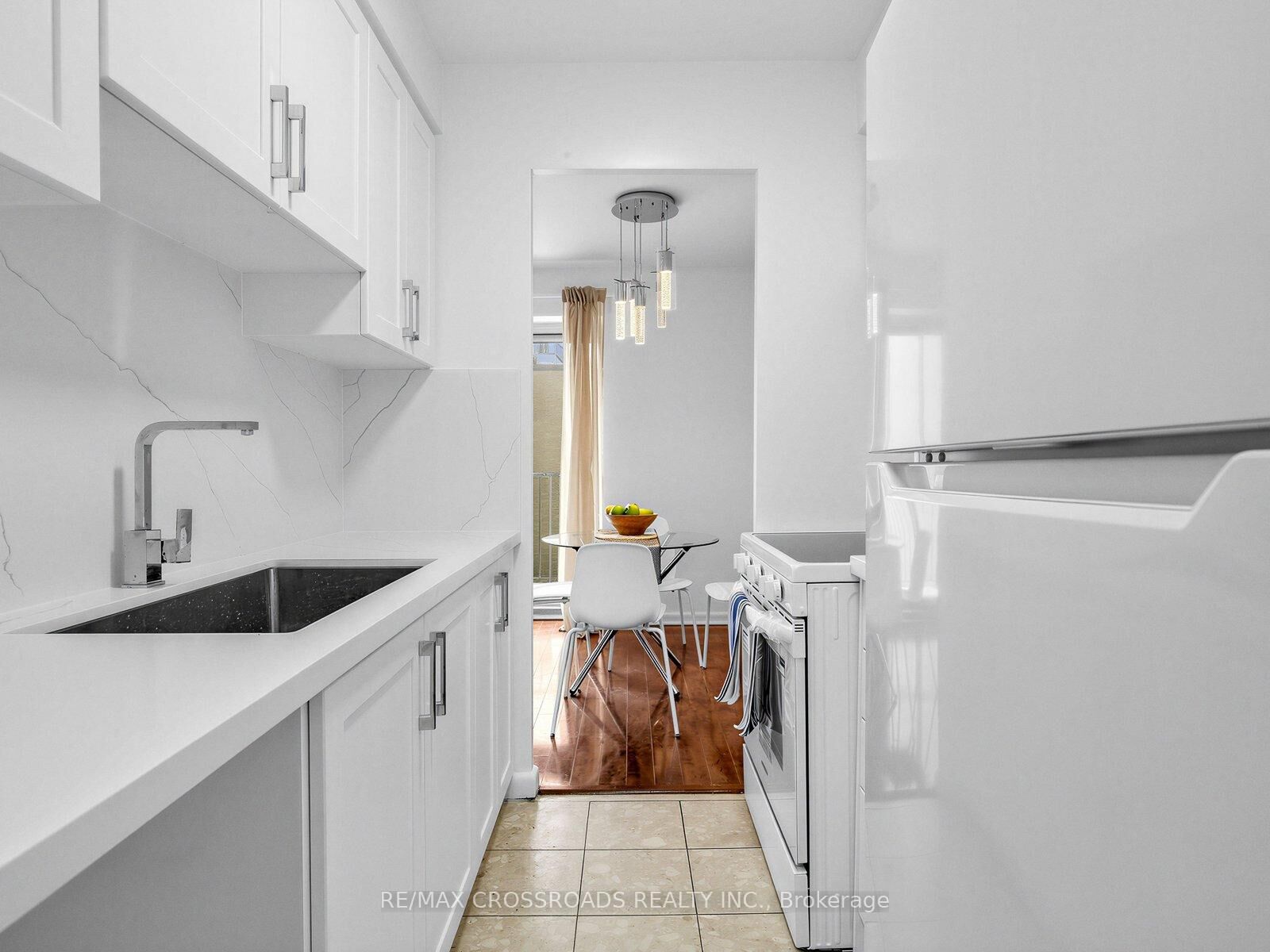 Property Photo: 8 Kingsbridge Court 407 ON M2R 1L5