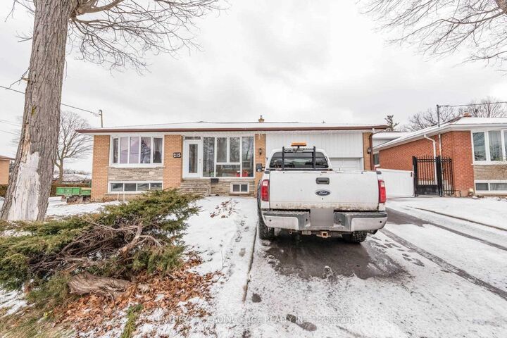 Property Photo:  213 Grandravine Drive  ON M3J 1B9 