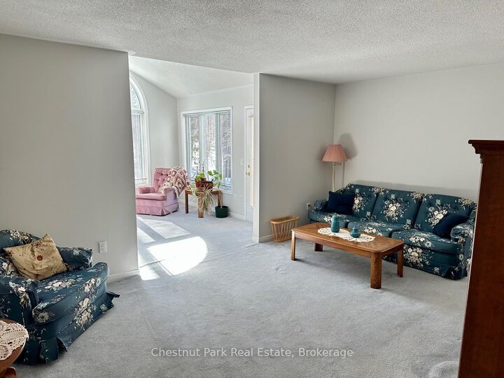 Property Photo: 45 Pine Ridge Gate E ON P1P 1Y4