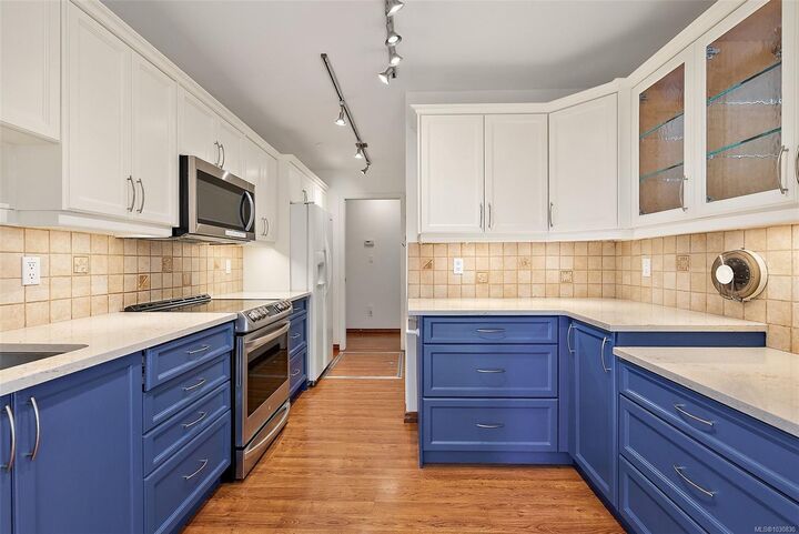 Property Photo:  1255 Wain Rd 17  BC V8L 4R4 