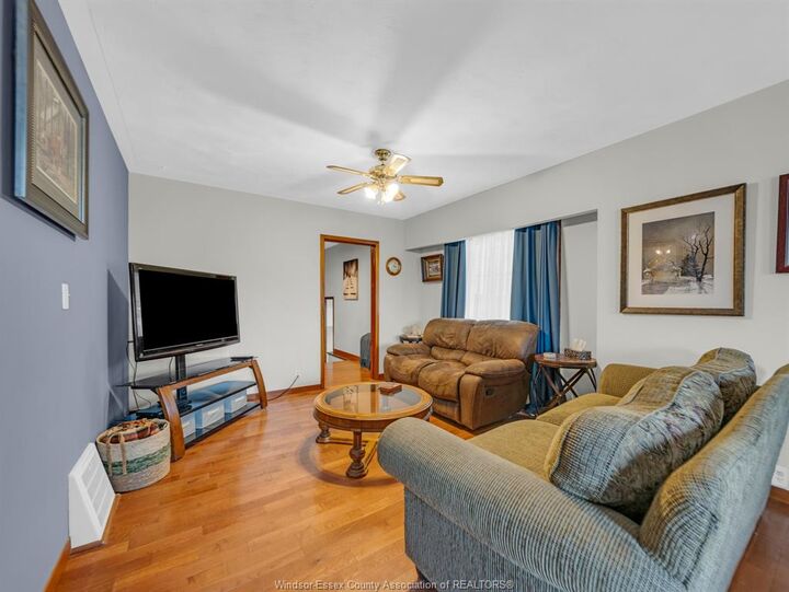 Photo de la propriété:  24 Melrose Avenue  ON N8H 2H8 