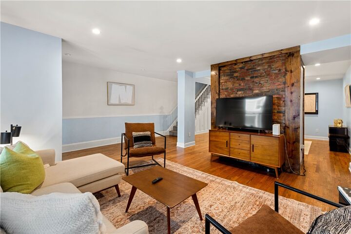 Property Photo:  1207 Linden Place  PA 15212 