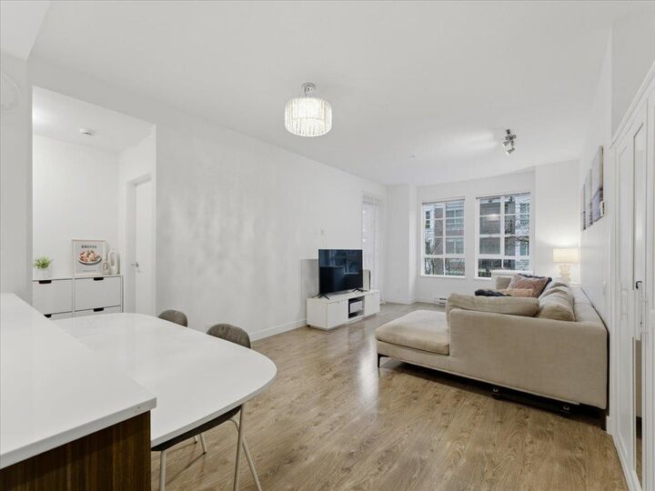 Property Photo: 553 Foster Avenue 205 BC V3J 0B5