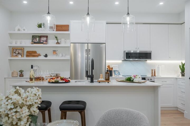 Property Photo: 46187 Thomas Road 305 BC V2R 6H3