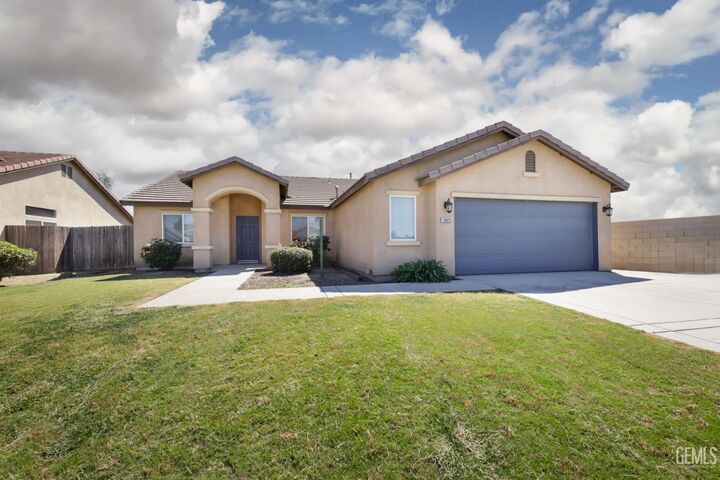 Property Photo:  10825 Coronado Pointe Drive  CA 93311 