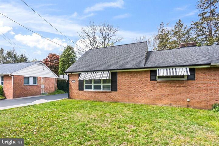 Property Photo:  104 Lampeter Road  PA 17602 