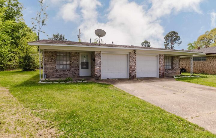 Property Photo:  5 A/B Clint Court  AR 72205 