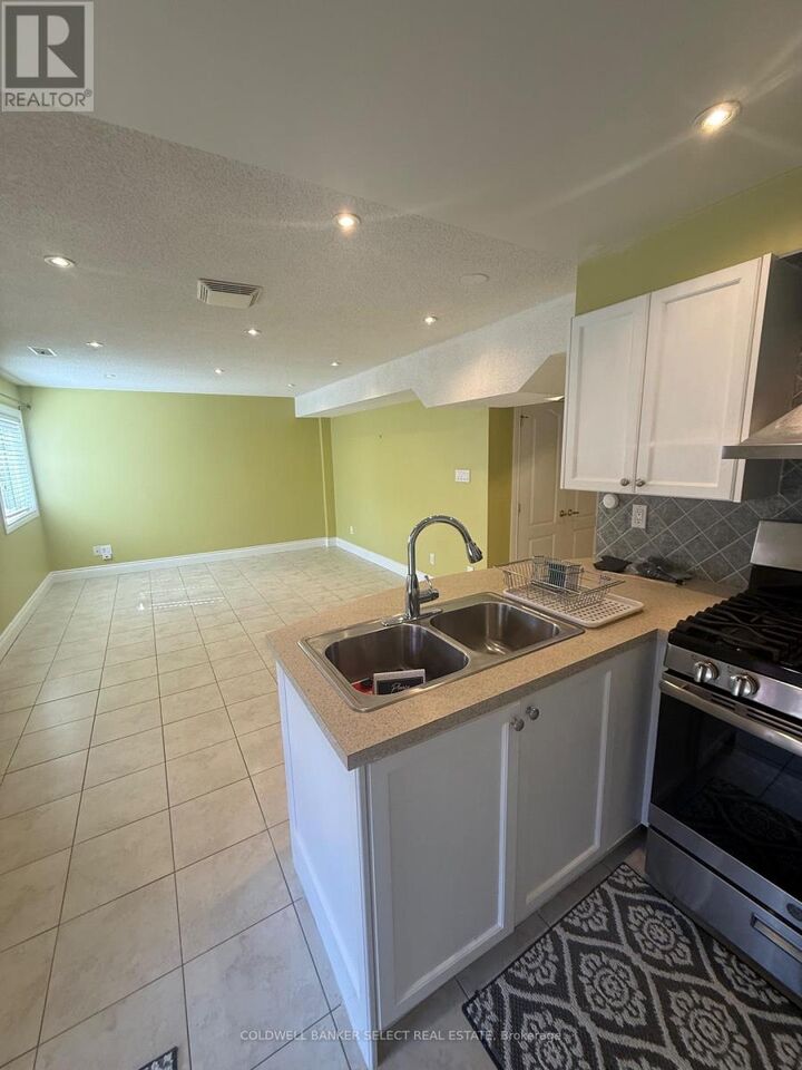 Property Photo:  13 Gray Park Drive Lower  ON L7E 2N3 