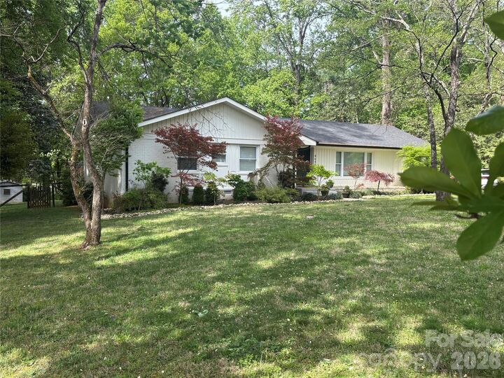 Property Photo:  4640 Town And Country Drive  NC 28226 