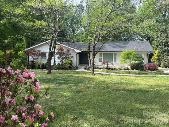 Property Photo:  4640 Town And Country Drive  NC 28226 