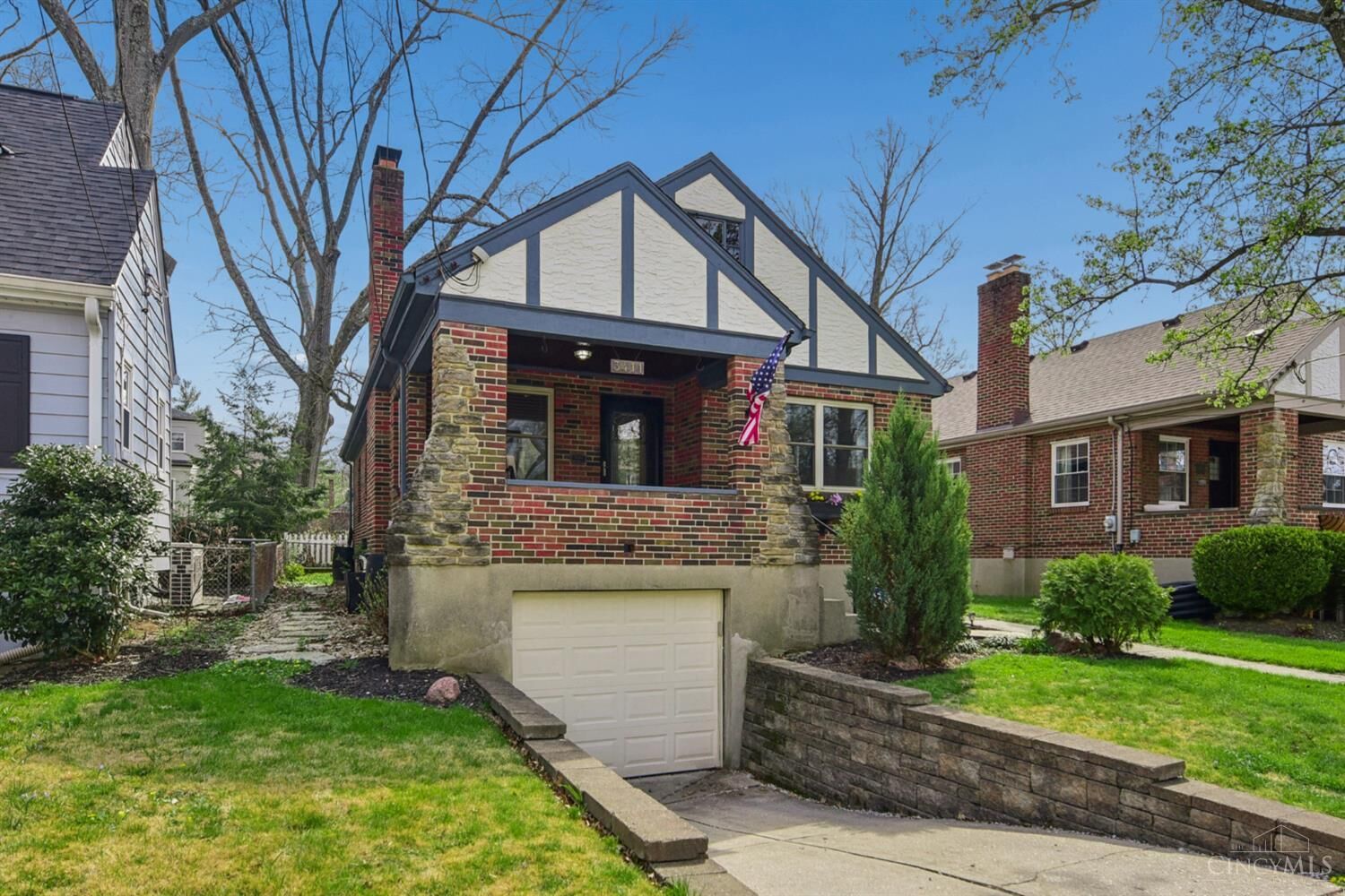 Property Photo:  3411 Oak Lane  OH 45209 