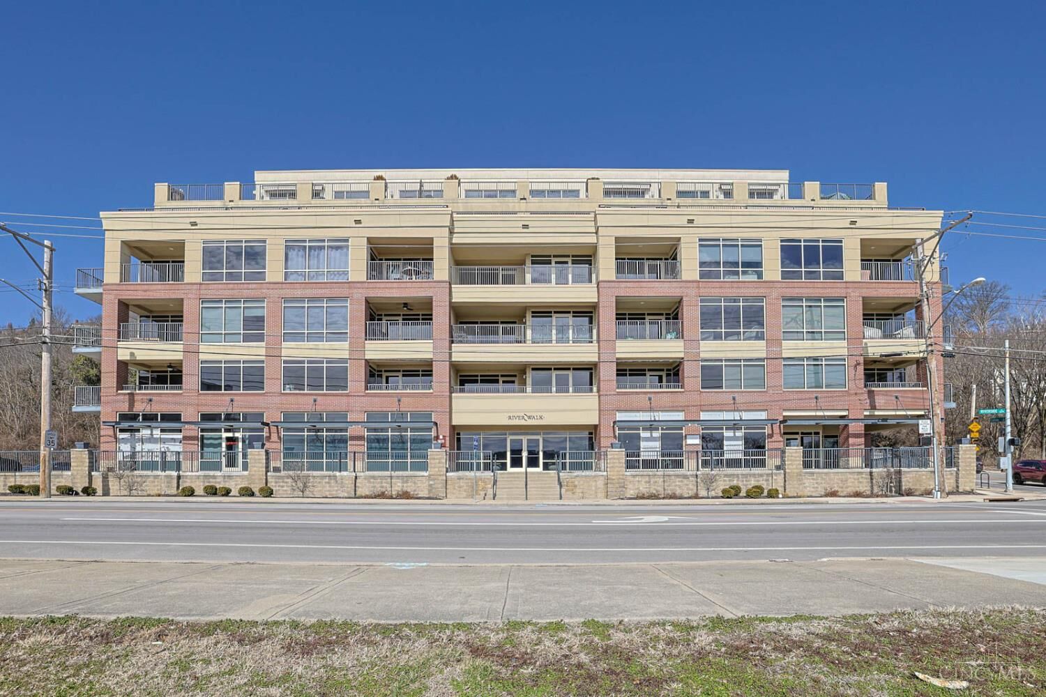 Property Photo: 2260 Riverside Drive OH 45202