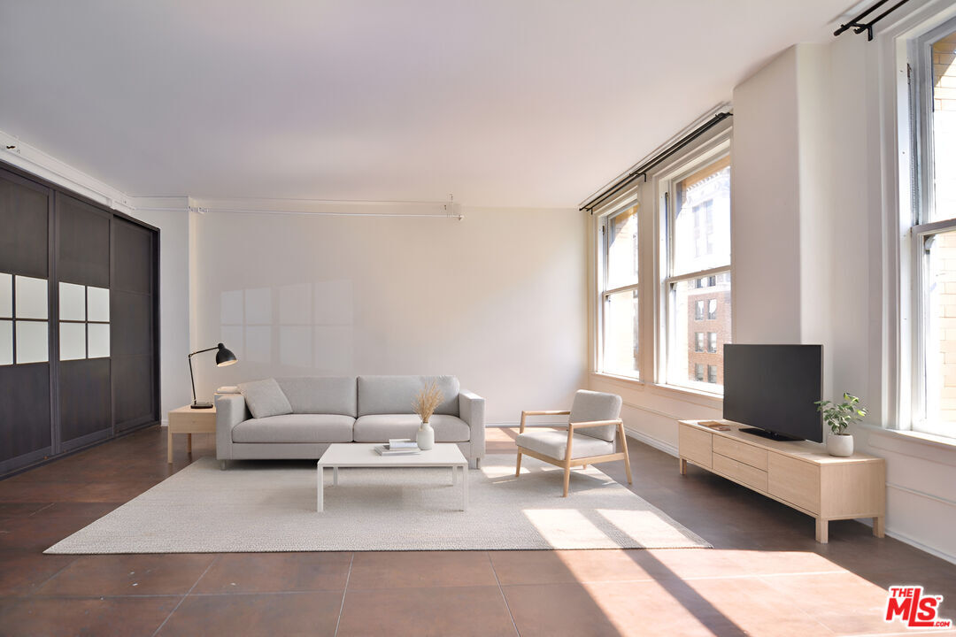 Property Photo:  215 W 7th St  CA 90014 