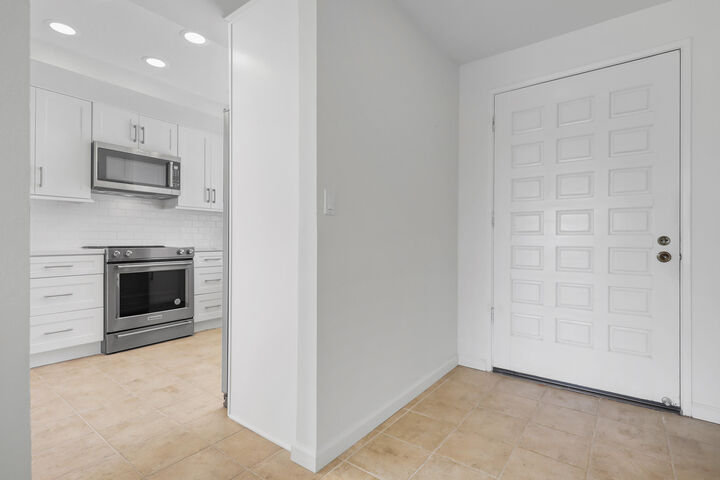 Property Photo:  412 S Sierra Madre  CA 92260 