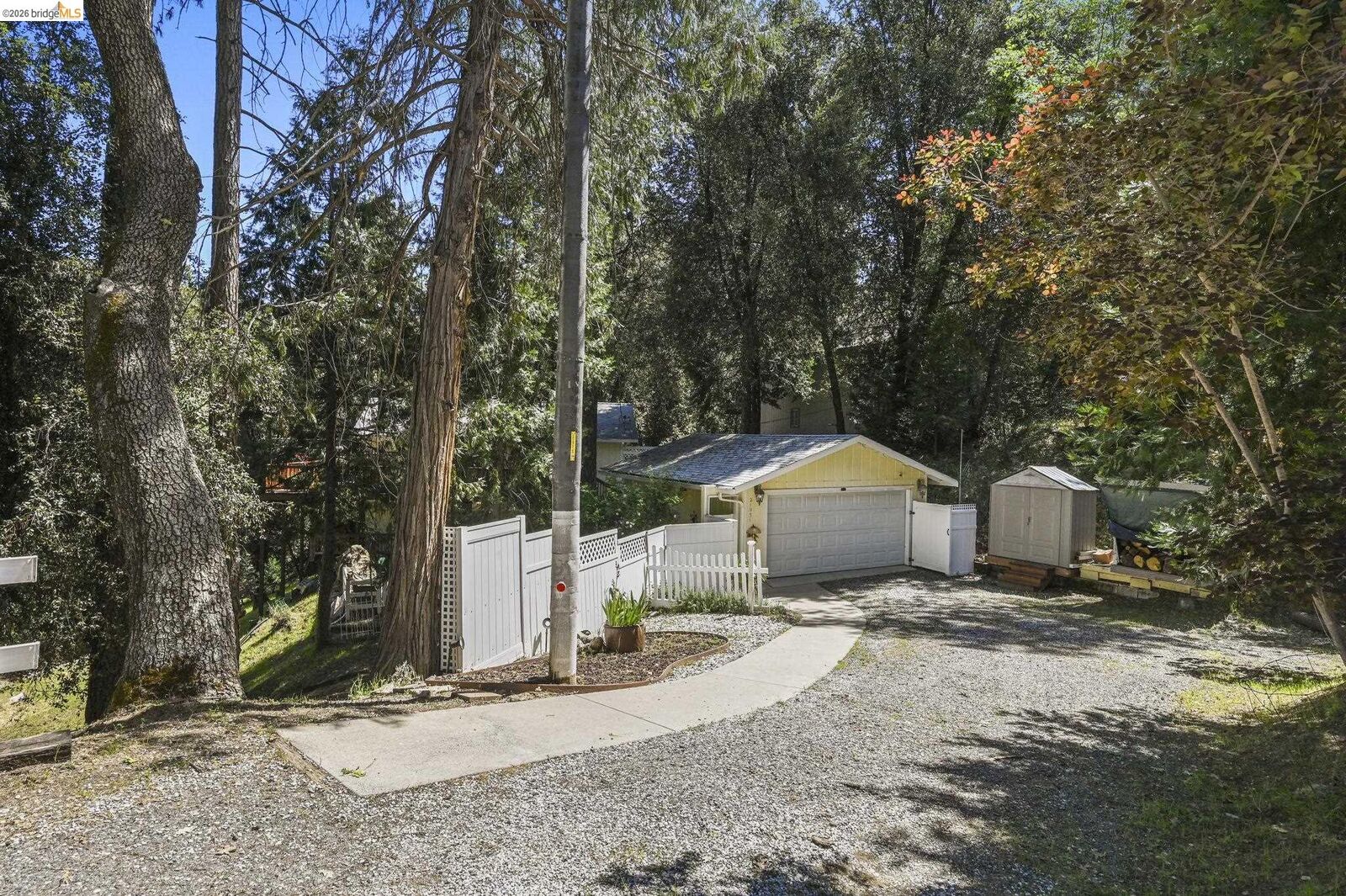 Property Photo: 21931 Glenwood Rd. CA 95370