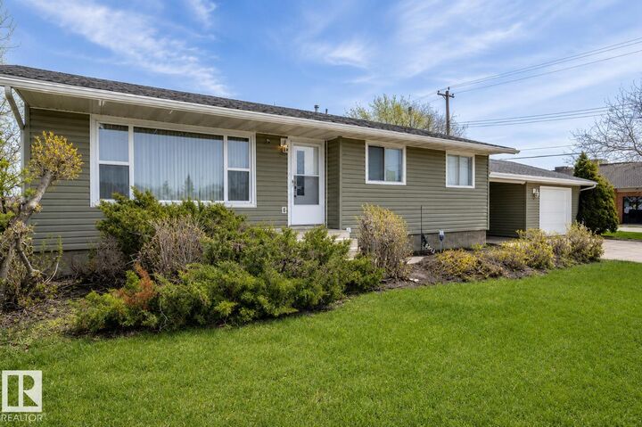Property Photo: 5013 45 St AB T0A 3A1