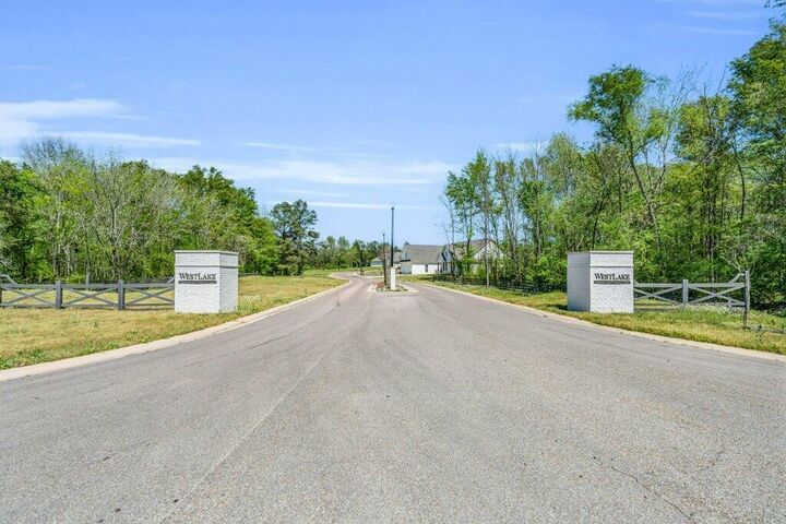 Property Photo:  206 Ridgeway Drive  MS 39759 