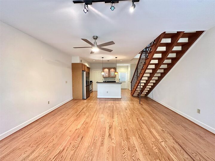 Property Photo: 1602 Elgin Street 13 TX 77004