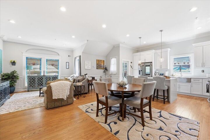 Property Photo:  41 Bentley Ave 1  NJ 07304 