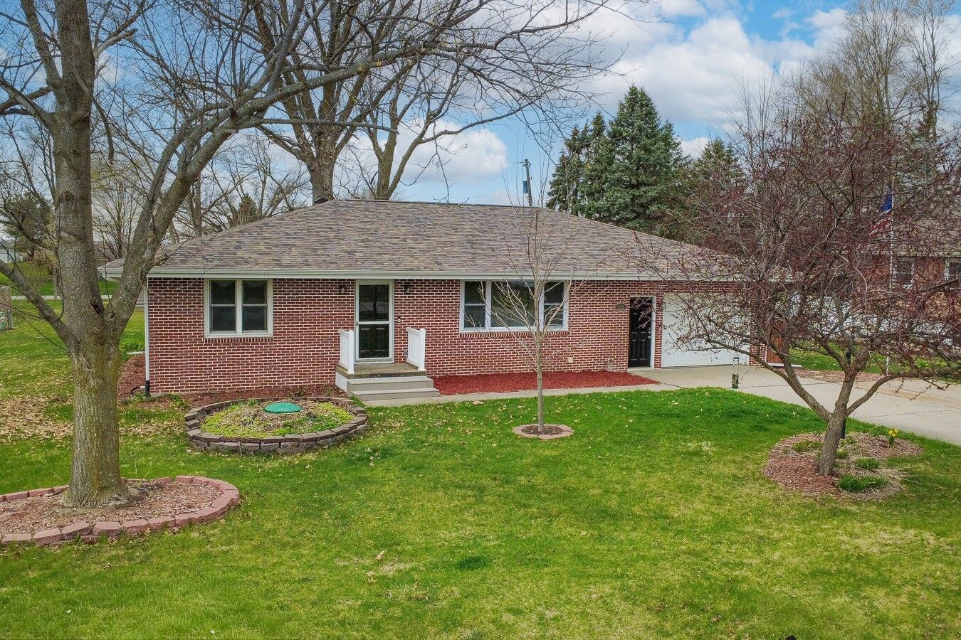 Property Photo: 235 SE Chestnut Street IA 52561