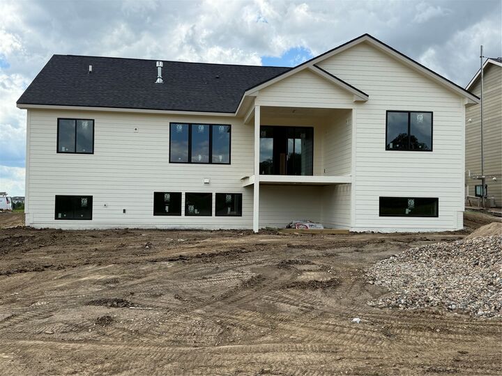 Property Photo:  1344 S Lotus Place  IA 50266 