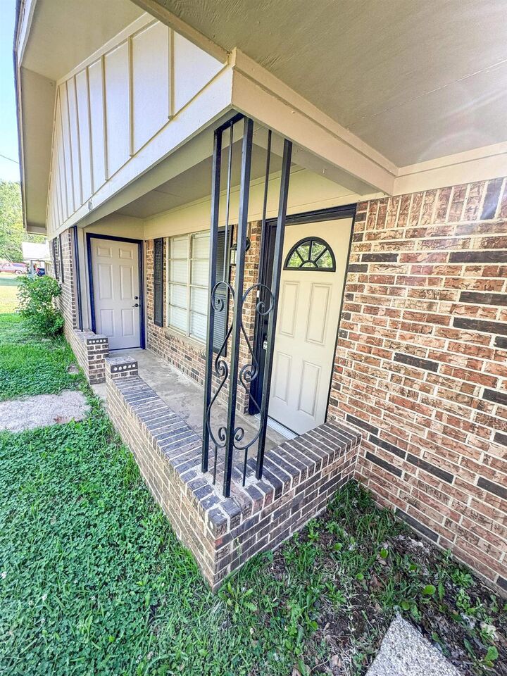 Property Photo: 405 S Foster TX 75563