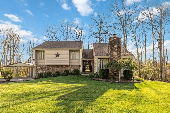 Property Photo:  1218 Calvary Court  KY 40741 