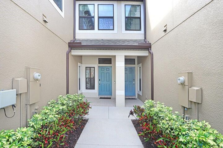 Property Photo:  11404 Crowned Sparrow Lane  FL 33626 