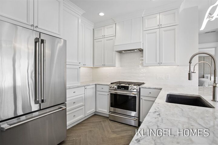 Property Photo:  930 W Savidge Street 4  MI 49456 