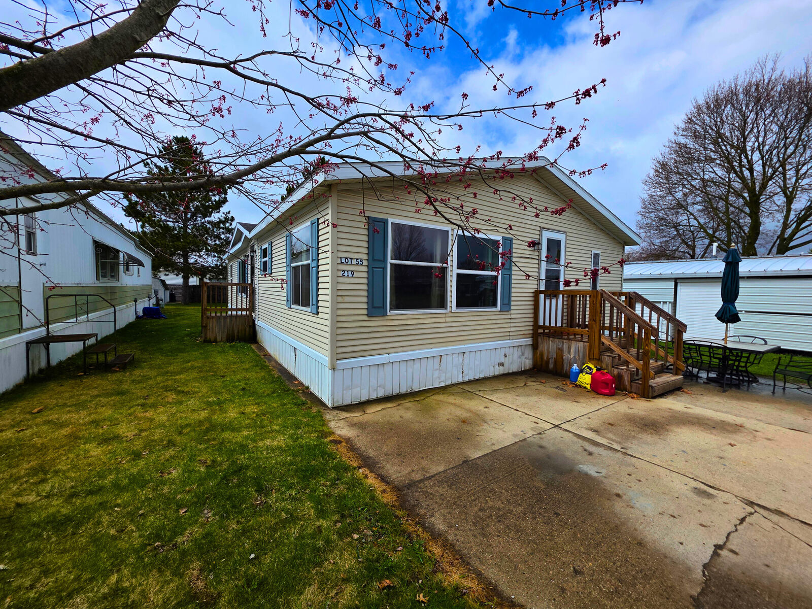 Property Photo:  219 Circle Drive  MI 49412 