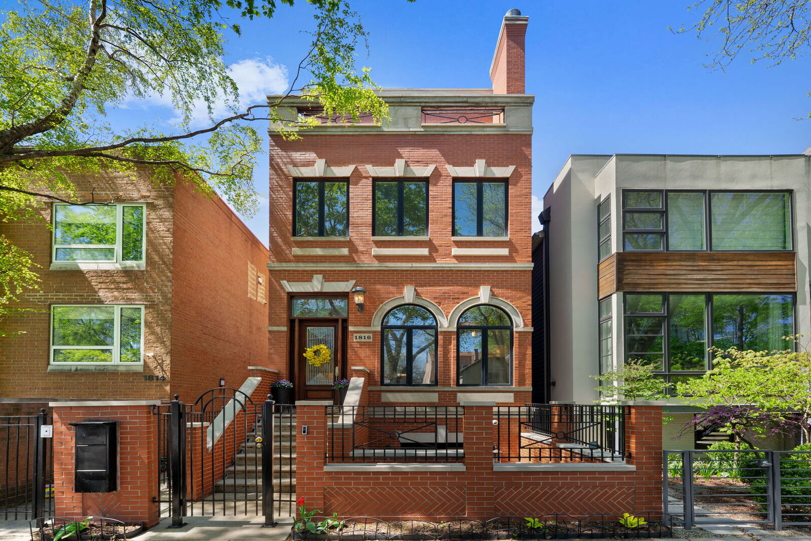 Property Photo: 1816 N Hudson Avenue IL 60614