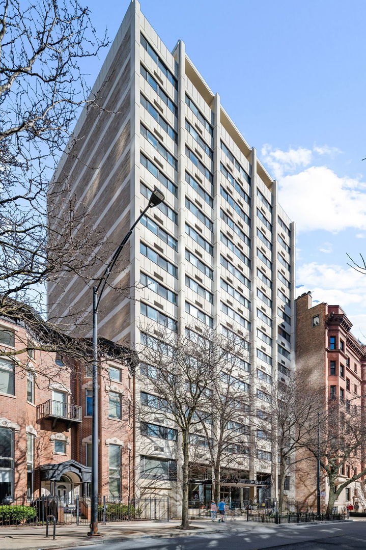 Property Photo: 30 E Division Street 14C IL 60610