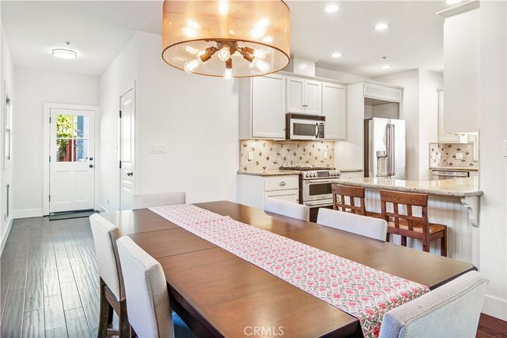 Property Photo:  420 S Broadway A  CA 90277 